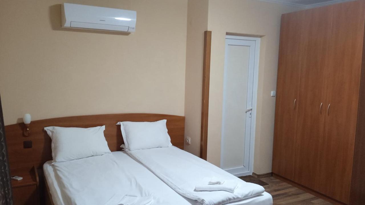 Семеен Хотел Национал Mineralni Bani Extérieur photo
