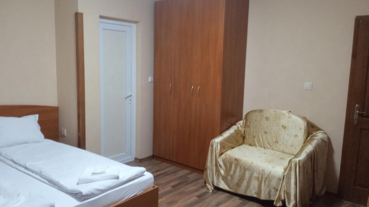 Семеен Хотел Национал Mineralni Bani Extérieur photo